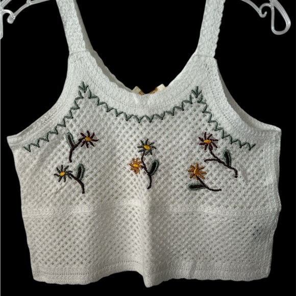 REBELLION White Crochet Cropped Embroidered Summer Sleeveless Top Small BN - Picture 4 of 6